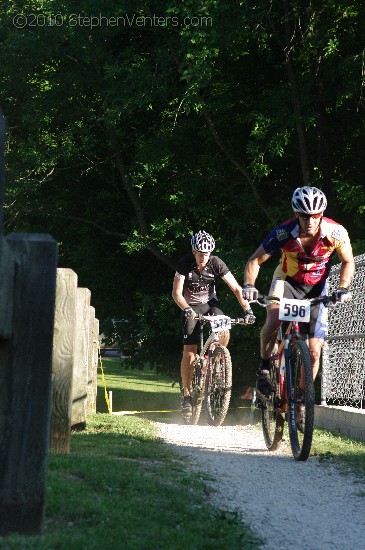 Alpine Shop / Lone Wolf Dirt Crit - Race 1 2010 - StephenVenters.com