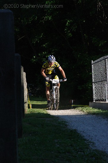 Alpine Shop / Lone Wolf Dirt Crit - Race 1 2010 - StephenVenters.com