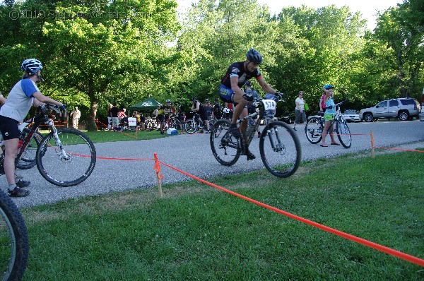 Alpine Shop / Lone Wolf Dirt Crit - Race 1 2010 - StephenVenters.com