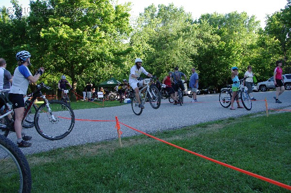 Alpine Shop / Lone Wolf Dirt Crit - Race 1 2010 - StephenVenters.com