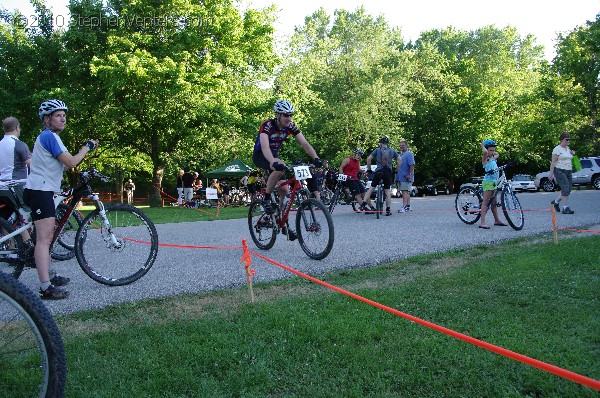 Alpine Shop / Lone Wolf Dirt Crit - Race 1 2010 - StephenVenters.com