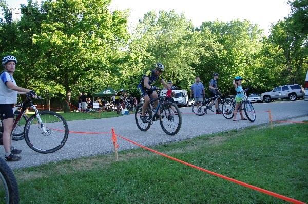 Alpine Shop / Lone Wolf Dirt Crit - Race 1 2010 - StephenVenters.com