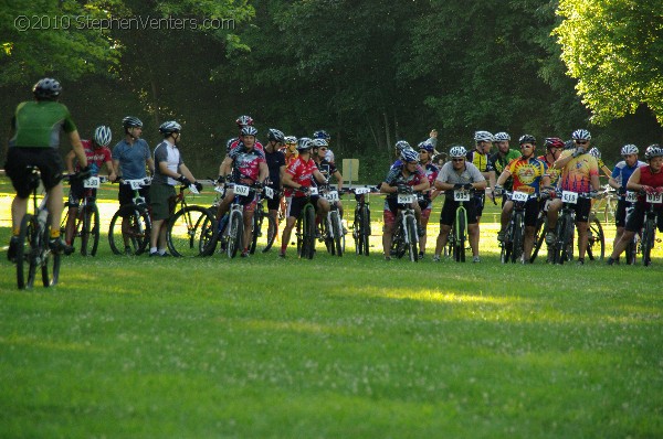 Alpine Shop / Lone Wolf Dirt Crit - Race 1 2010 - StephenVenters.com