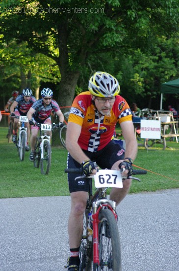 Alpine Shop / Lone Wolf Dirt Crit - Race 1 2010 - StephenVenters.com