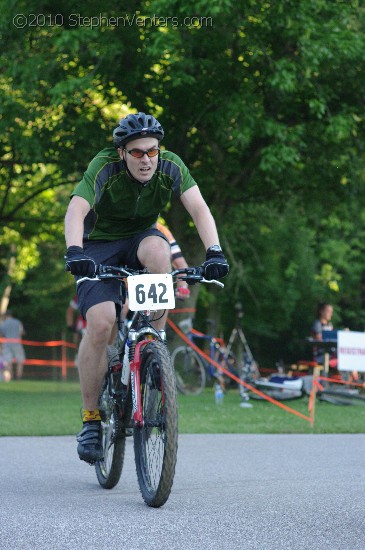 Alpine Shop / Lone Wolf Dirt Crit - Race 1 2010 - StephenVenters.com