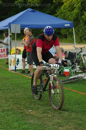 Alpine Shop / Lone Wolf Dirt Crit - Race 3 2010 - StephenVenters.com