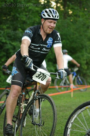 Alpine Shop / Lone Wolf Dirt Crit - Race 3 2010 - StephenVenters.com